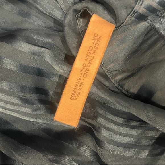 Fossil. 100% Silk. Size Small. Babydoll Blouse. Sheer.🤩🤩 - Picture 13 of 14